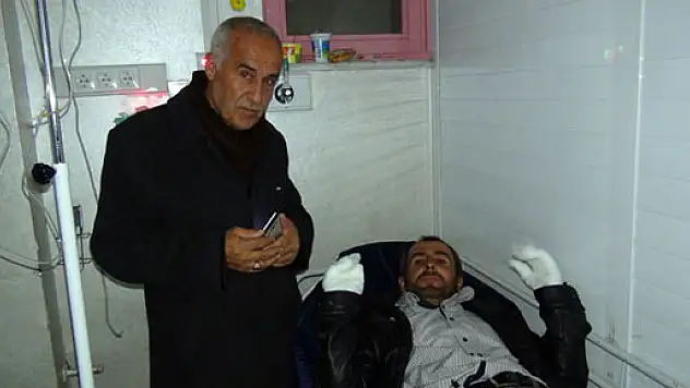 Babasını kurtarmak için ellerini feda etti