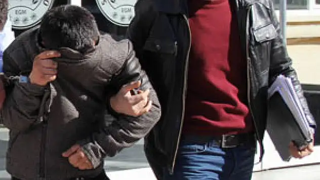 SAHTE PARAYI BOZDURMAK İSTERKEN DAYAK YİYEREK HASTANELİK OLDU