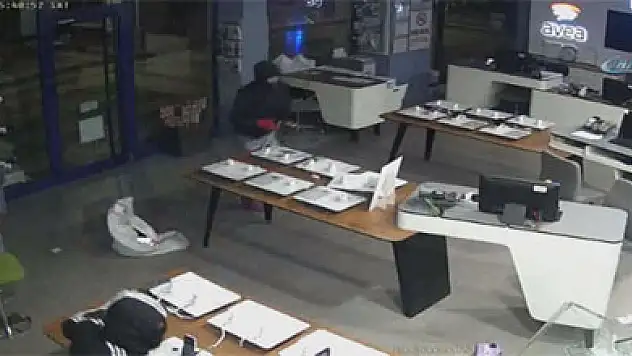 2 dakikada 40 bin liralık telefon çaldılar