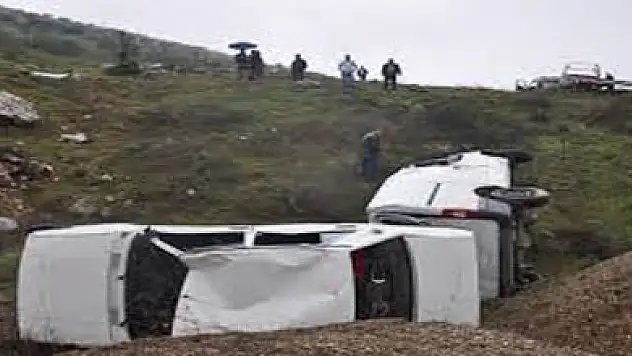 Çarpışan araçlar şarampole uçtu: 6 yaralı