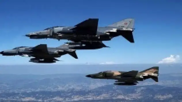 Suriye sınırında 10 F-16 ile devriye uçuşu