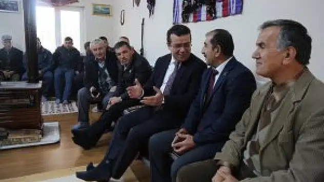 TAŞÇI'YI KÖY KONAĞINDA AĞIRLADILAR 