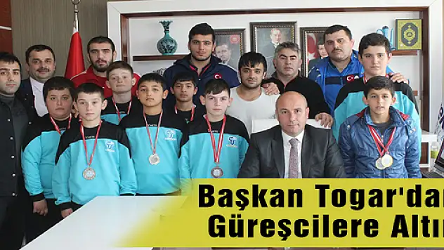 Başkan Togar'dan Güreşcilere Altın