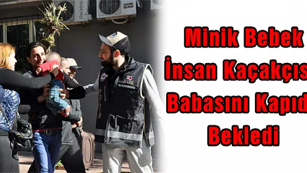  Minik Bebek İnsan Kaçakçısı Babasını Kapıda Bekledi 