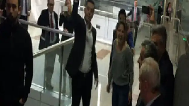 Can Dündar davasında bayan muhabire darp