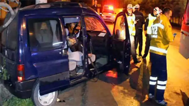 Otomobil beton direğe çarptı: 1 ölü