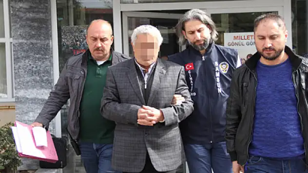 KAVGADA ARACINA ZARAR VERENİ BIÇAKLADI