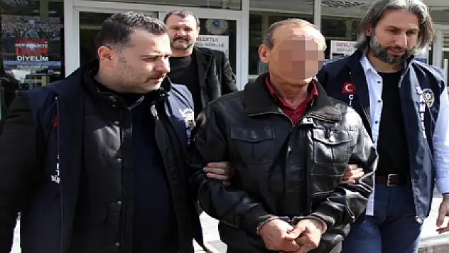 KENDİSİNİ UYARAN ŞAHSI BIÇAKLAYAN SALDIRGAN ADLİYEDE