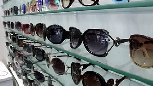 BİJUTERİLERDE SATILAN GÜNEŞ GÖZLÜKLERİ 'OYUNCAK'