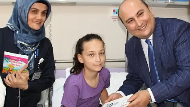 HASTANEDEKİ ÇOCUKLARA '23 NİSAN' SÜRPRİZİ