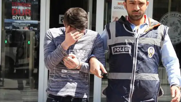 ÇALDIKLARI ALTIN BİLEZİĞİ SATIP PARASINI PAYLAŞTILAR