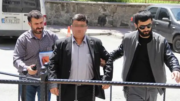  POLİSİN TUVALETTE UNUTTUĞU SİLAHI ALINCA GÖZALTINA ALINDI