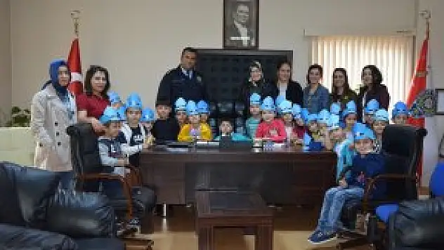 MİNİK ÖĞRENCİLERDEN EMNİYET MÜDÜRÜNE ZİYARET