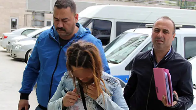 Ev Sahibi Duş Alırken Eve Giren Bayan Hırsız Pantolonu Çaldı