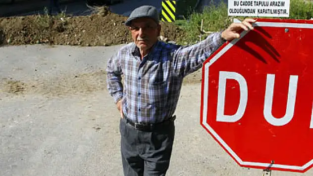  'ARAZİ BENİM' DİYEREK CADDENİN TAMAMINI TRAFİĞE KAPATTI 