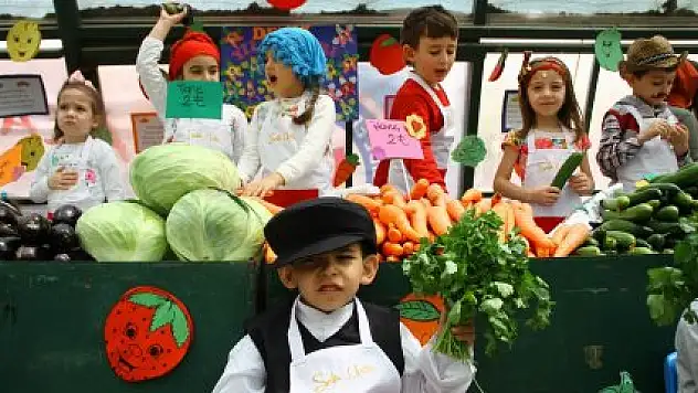 MİNİKLER 'PAZARCI' OLDU