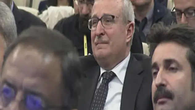 Davutoğlu konuşurken gözyaşlarına boğuldu