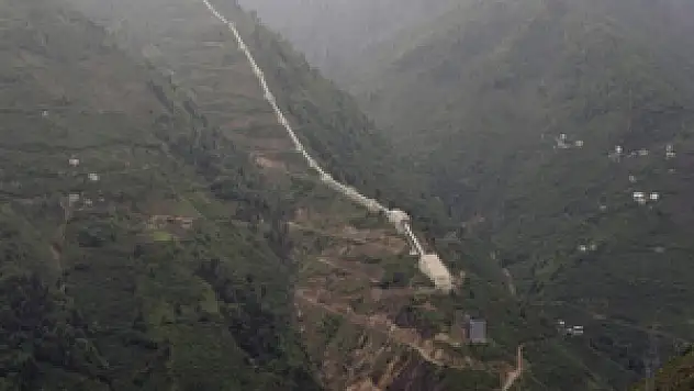 Teröristler hidroelektrik santralinin borularını patlattı