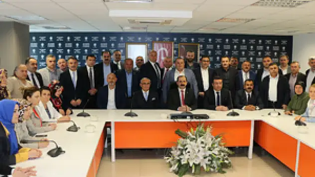 Ak Parti: 'Kutlu Yürüyüşe Devam'