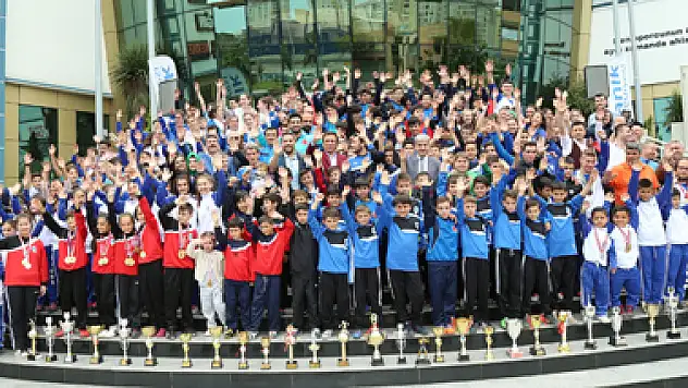  Başkan Genç, Sporcularla Buluştu 