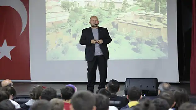 Tarihçi uğurluel: 'allah rızası için yapılan eserleri bara, pavyona çeviriyoruz' 