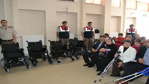 ALAÇAM'DA ENGELLİLER SEVİNDİRİLDİ