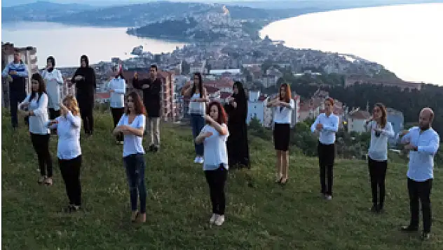  İŞARET DİLİYLE İSTİKLAL MARŞI