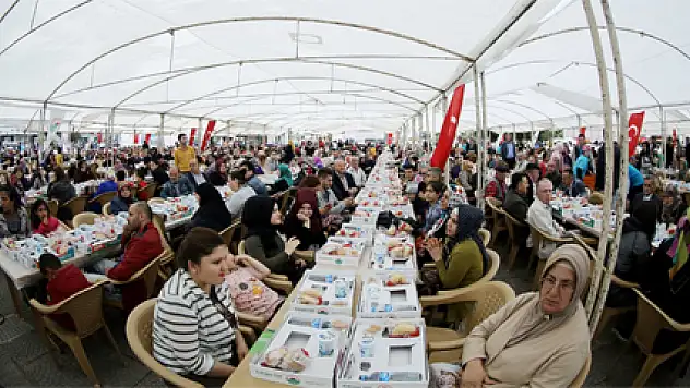 İlkadım'dan 10 Bin Kişiye İftar