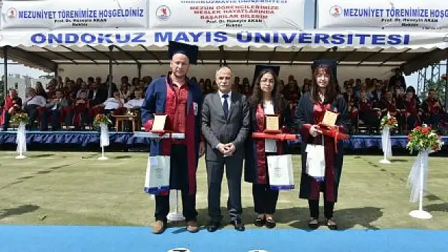  REKTÖR AKAN'DAN MEZUNLARA 'ÇOK ÇALIŞIN' TAVSİYESİ