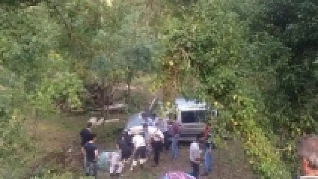 Araç uçuruma yuvarlandı: 1 ölü, 2 yaralı