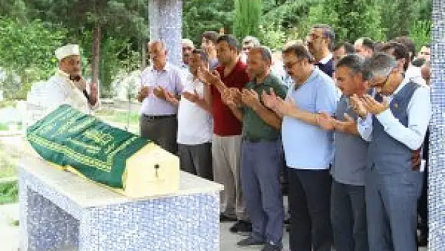 Görevden alınınca intihar eden kaymakam toprağa verildi