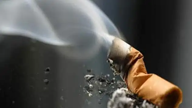  Sigara izmariti ile çıkan yangın 4 katlı iş yerini kül etti