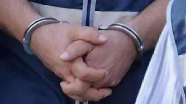Firarda olan vali yardımcılarından biri yakalandı