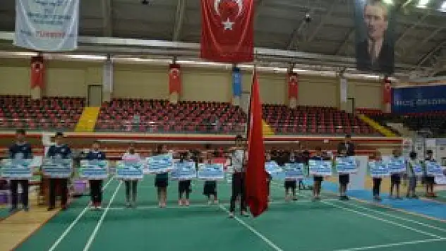 Badminton Süper Lig müsabakaları Bafra'da başladı