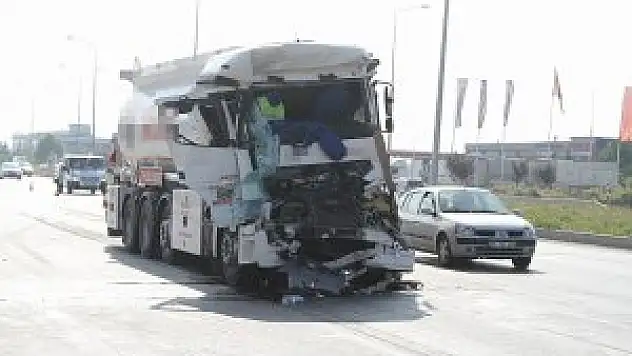 Motorin yüklü tanker kamyona çarptı: 1 yaralı