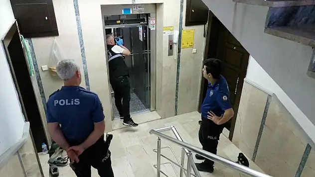 5 kişinin bulunduğu asansör düştü : 1 yaralı