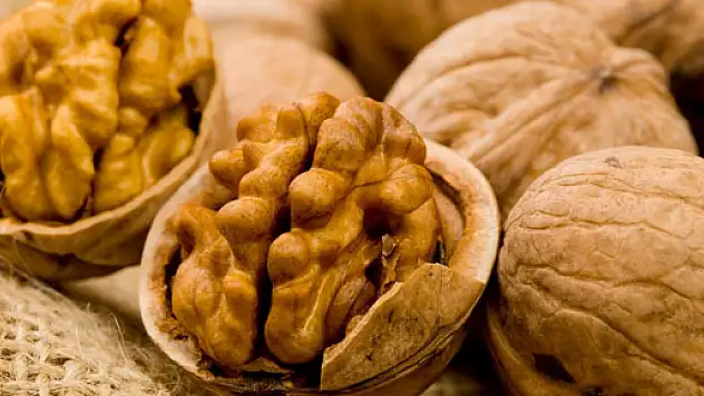 Ceviz kiraz, ahududu ve yeşil çayla tüketildiğinde...