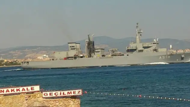 Yunan savaş gemisi Boğaz'dan geçti