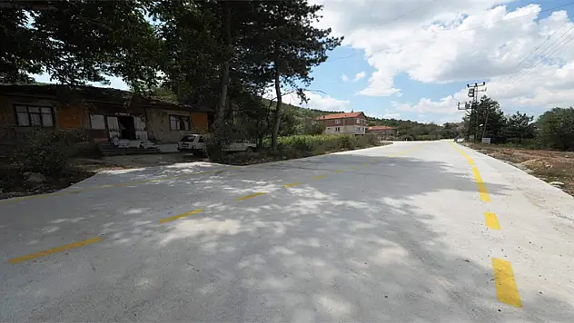 Büyükşehir Belediyesi'nden Ladik'teki beton yol çalışmaları