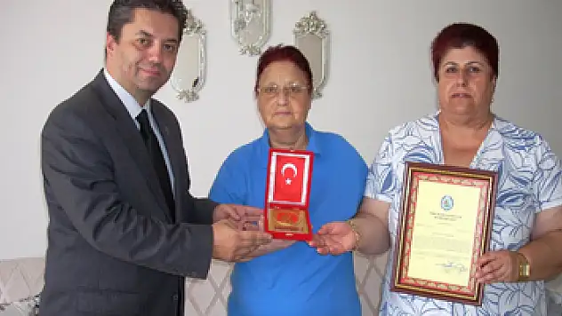 Kız kardeşlerden Mehmetçik Vakfı'na önemli bağış