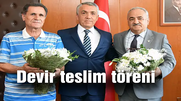 Fen-Edebiyat Fakültesi'nde dekanlık devir teslim töreni