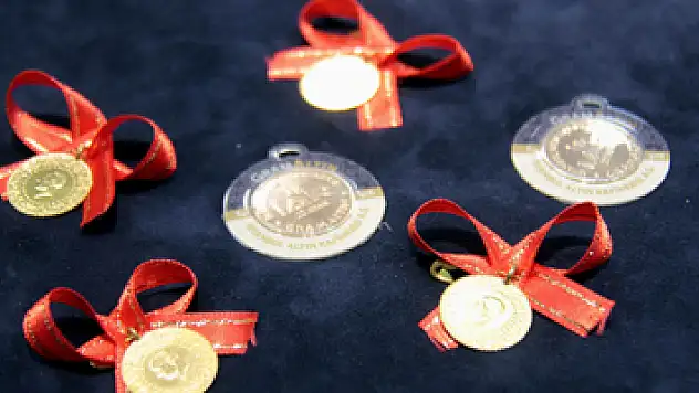 Gram altın, çeyreği 5'e katladı