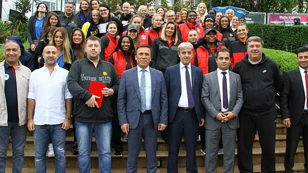 Turnuvaya katılan takımlar kahvaltıda buluştu