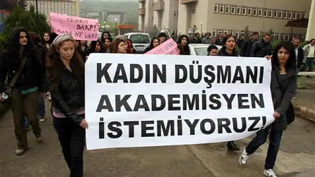 Öğretim Üyesi-Öğrenci aşkına soruşturma