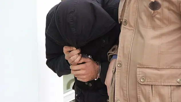 Uyuşturucu haplarla yakalanan genç tutuklandı