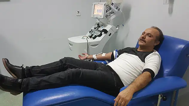 Annesinin tedavisini bırakıp başka hastanın yardımına koştu