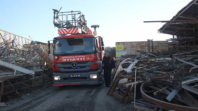 Bafra'da hurdacı arastasında yangın