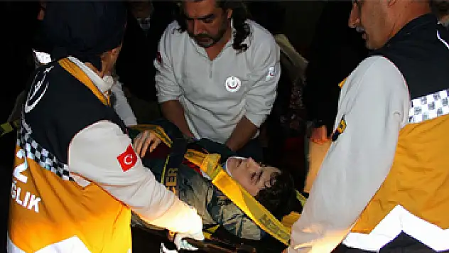 İnşaattan düşen kalas, 2 öğrenciyi yaraladı