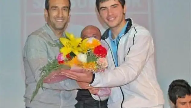 Şampiyon Fezalı öğrencilerle buluştu