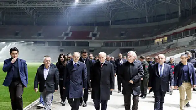 Bakan Çağatay Kılıç Samsun'da stat inşaatını inceledi